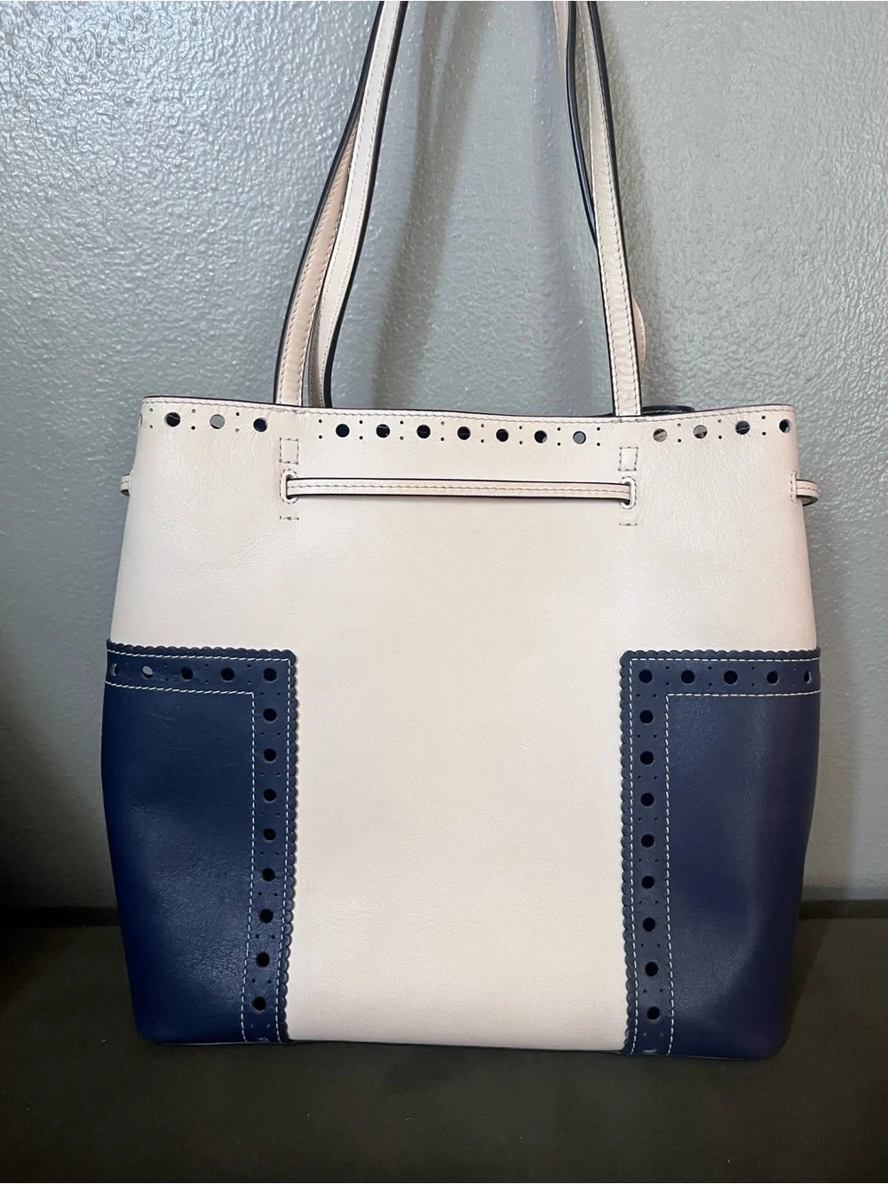 Tory Burch T - block brogue leather bucket bag